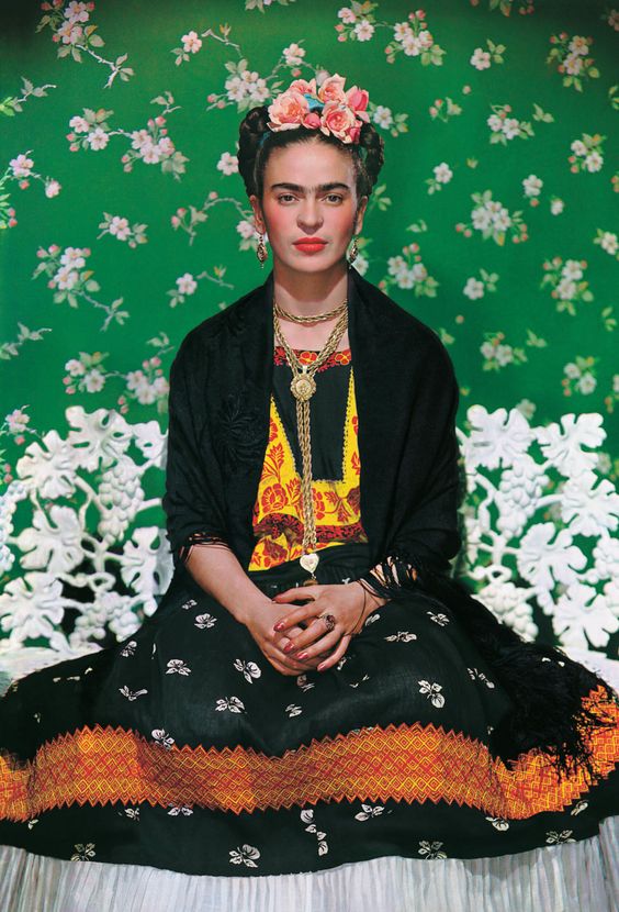 Abito tradizionale di Frida Kahlo fotografato da Nickolas Muray