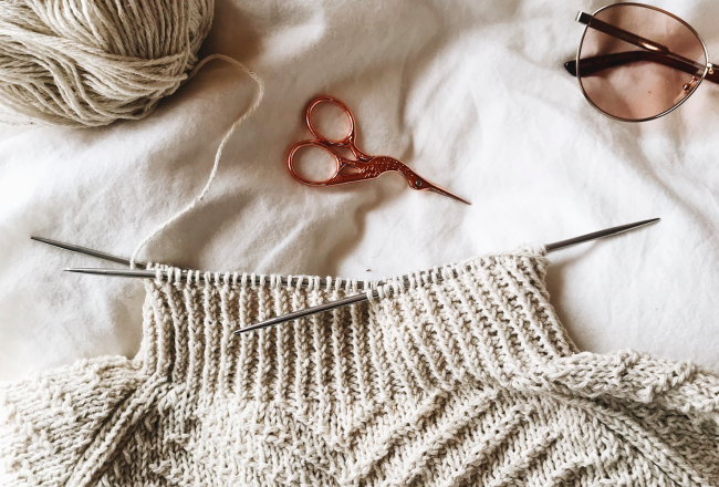 Tendance DIY : 4 raisons de se mettre au tricot cette année.