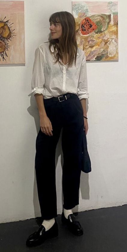 Look chic donna con pantaloni in velluto a coste