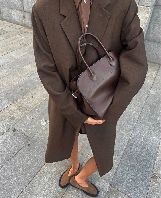 Idea look con borsa Margaux The Row