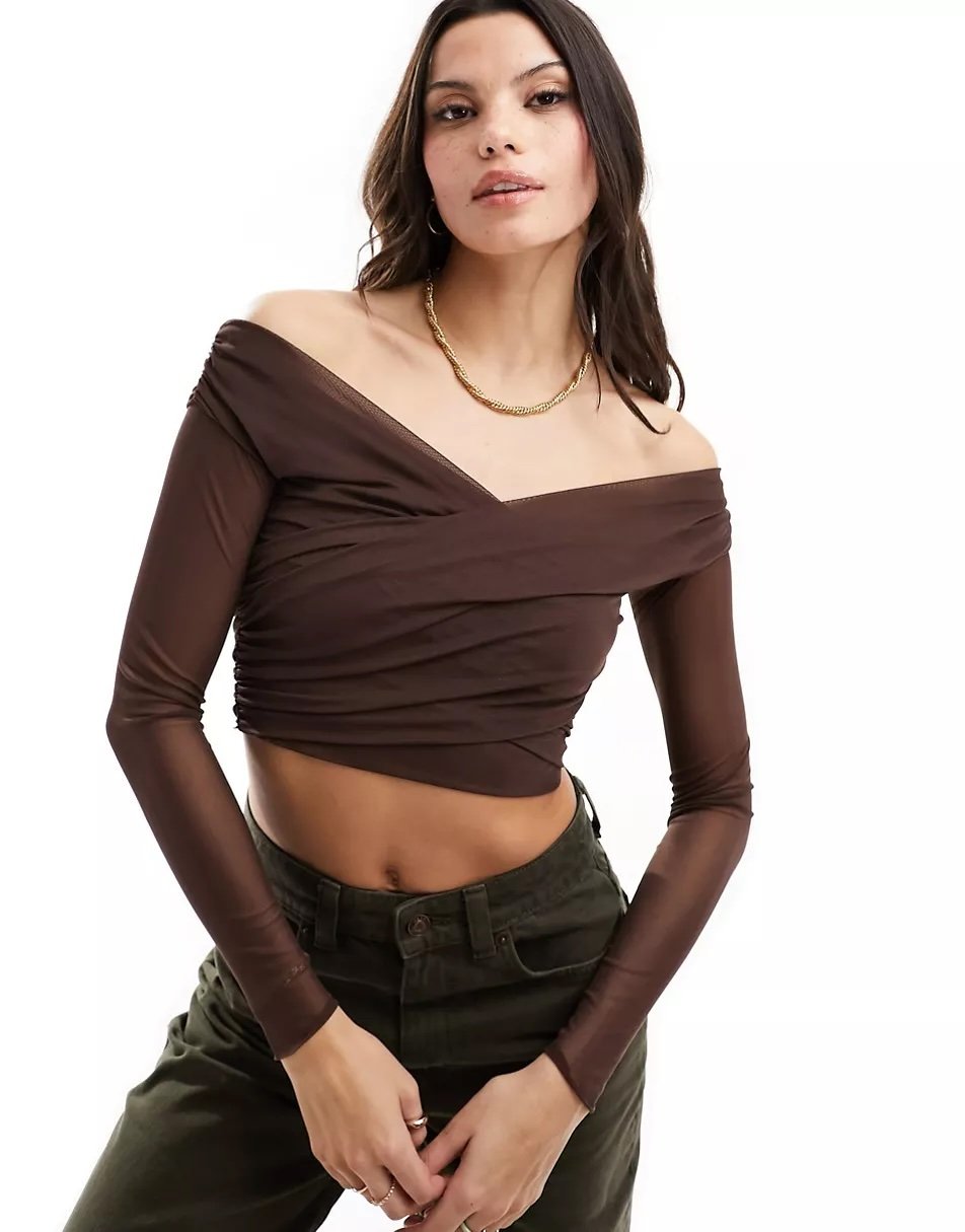 Top col Bardot in tulle Bershka