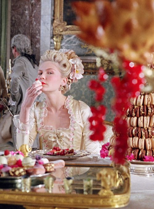 Il Rococò non è morto: la tendenza lifestyle 2025 su Pinterest 4 candy kirsten dunst marie antoinette movie sofia coppola