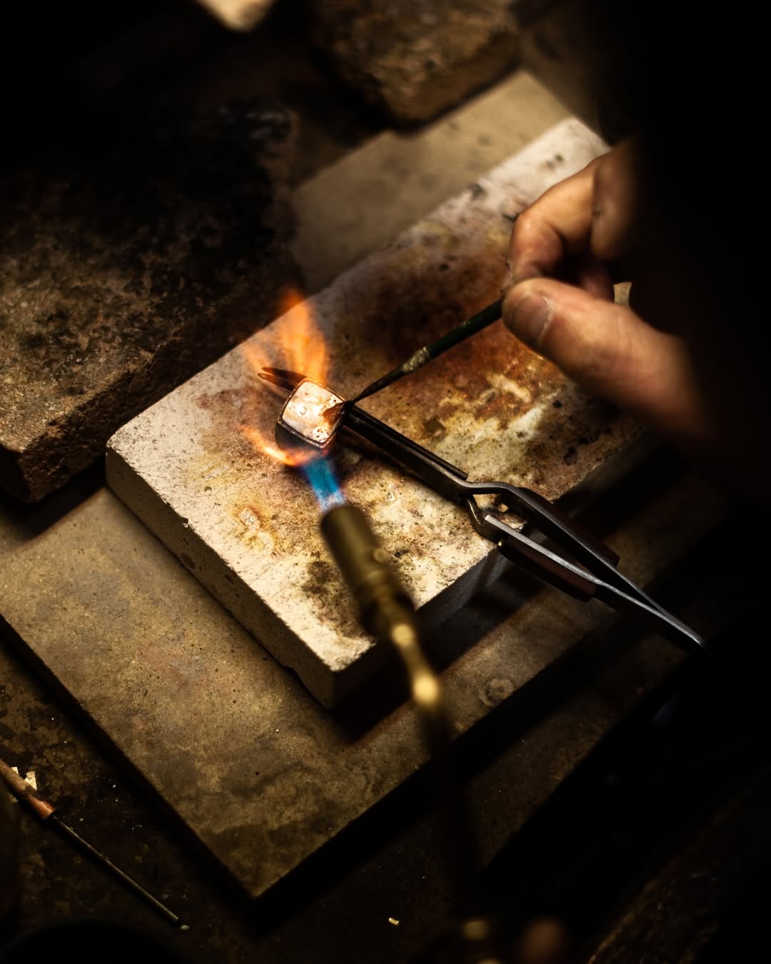 Trabbia Vuillermoz : La passione per la gioielleria al cuore del savoir-faire francese 2 Un heritage familial ancre dans lexcellence Trabbia Vuillermoz La passion joailliere au coeur du savoir faire francais Modalova 1