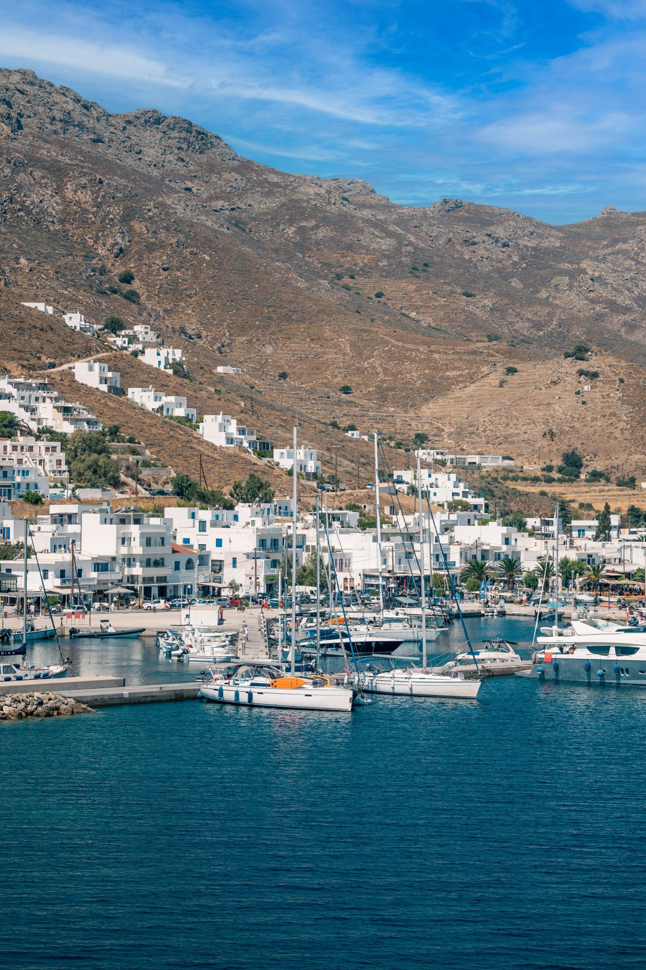 Le 8 fughe di lusso da considerare nel 2025 12 Una crociera a vela nelle Cicladi Le 8 fughe di lusso da considerare nel 2025 Modalova