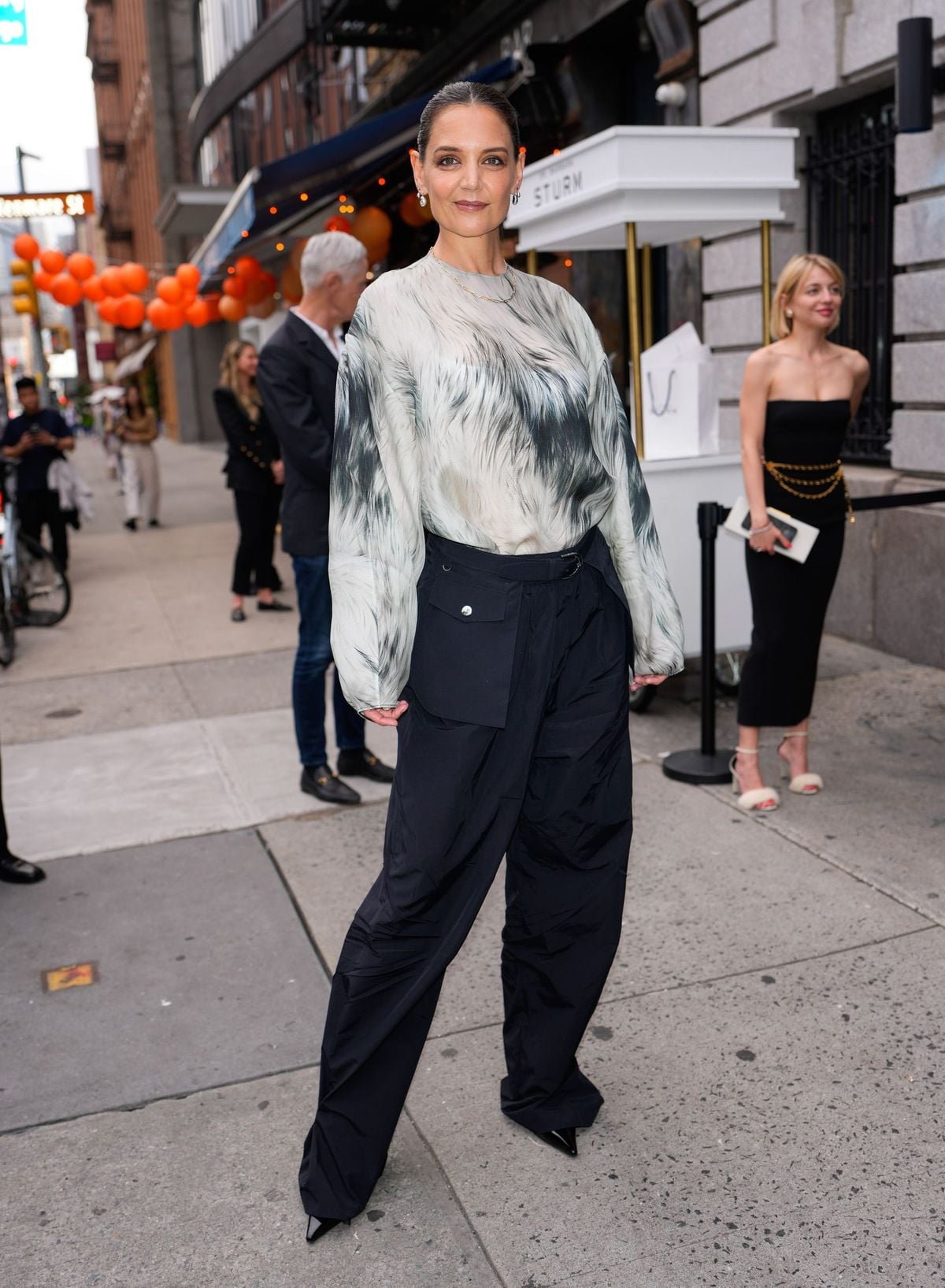 Couture cargo: la rinascita di un'icona utilitaria 10 Une piece cameleon au service de tous les styles Cargo couture la renaissance dune icone utilitaire Modalova 1