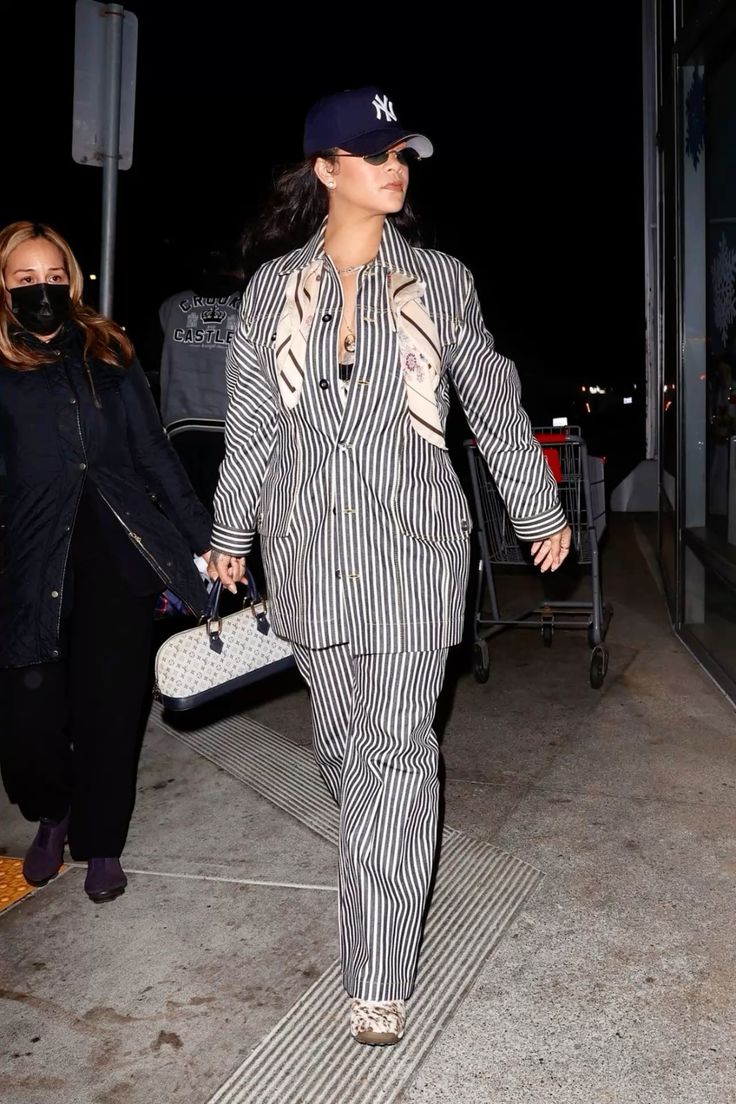 La rebelle urbaine une silhouette entre tensions Ces femmes qui incarnent les archetypes du style contemporain Modalova