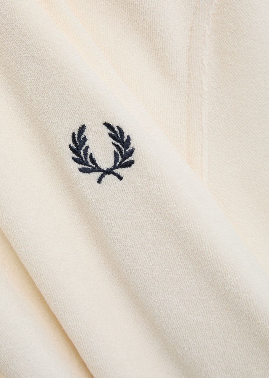 Minimalismo, loghi e identità visiva: la nuova estetica dei marchi emergenti 2 Le vetement comme outil de branding silencieux Minimalisme logos et identite visuelle la nouvelle esthetique des marques emergentes Modalova