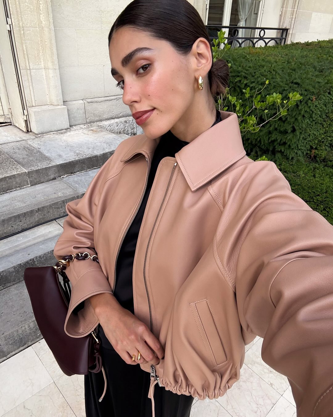 L'arte del mix & match, tra eredità e avanguardia 4 Le mix match plus quun style une posture 1 Lart du mix match entre heritage et avant garde Modalova 1