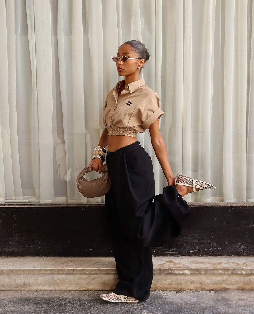 L'arte del mix & match, tra eredità e avanguardia 2 Le mix match plus quun style une posture Lart du mix match entre heritage et avant garde Modalova 1