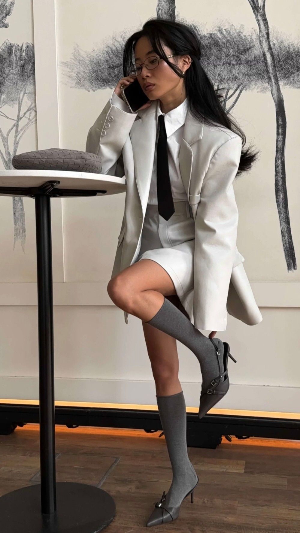 L'arte del mix & match, tra eredità e avanguardia 10 Une certaine idee du chic contemporain Lart du mix match entre heritage et avant garde Modalova 1