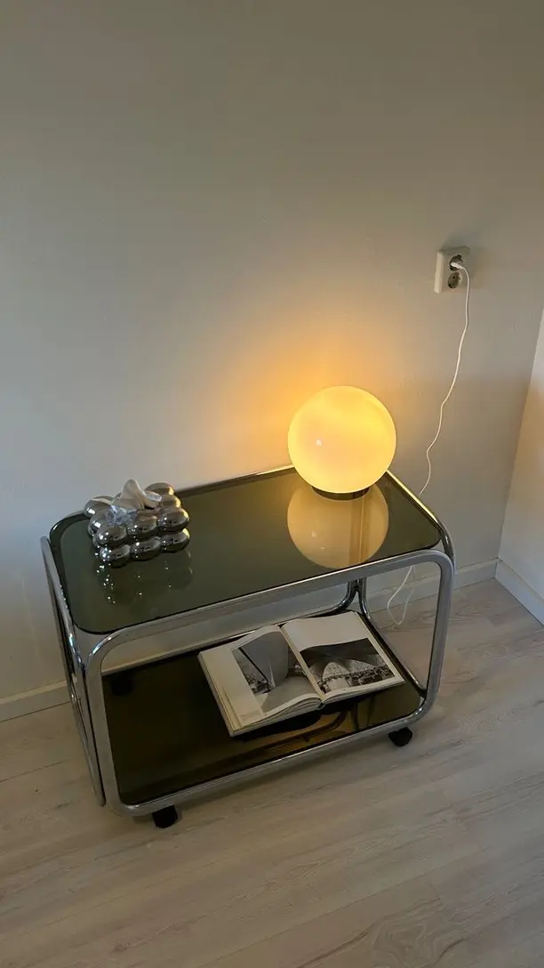 Lampada da tavolo sferica