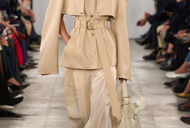milan une femme nigmatique chez sportmax blumarine et institution modalova