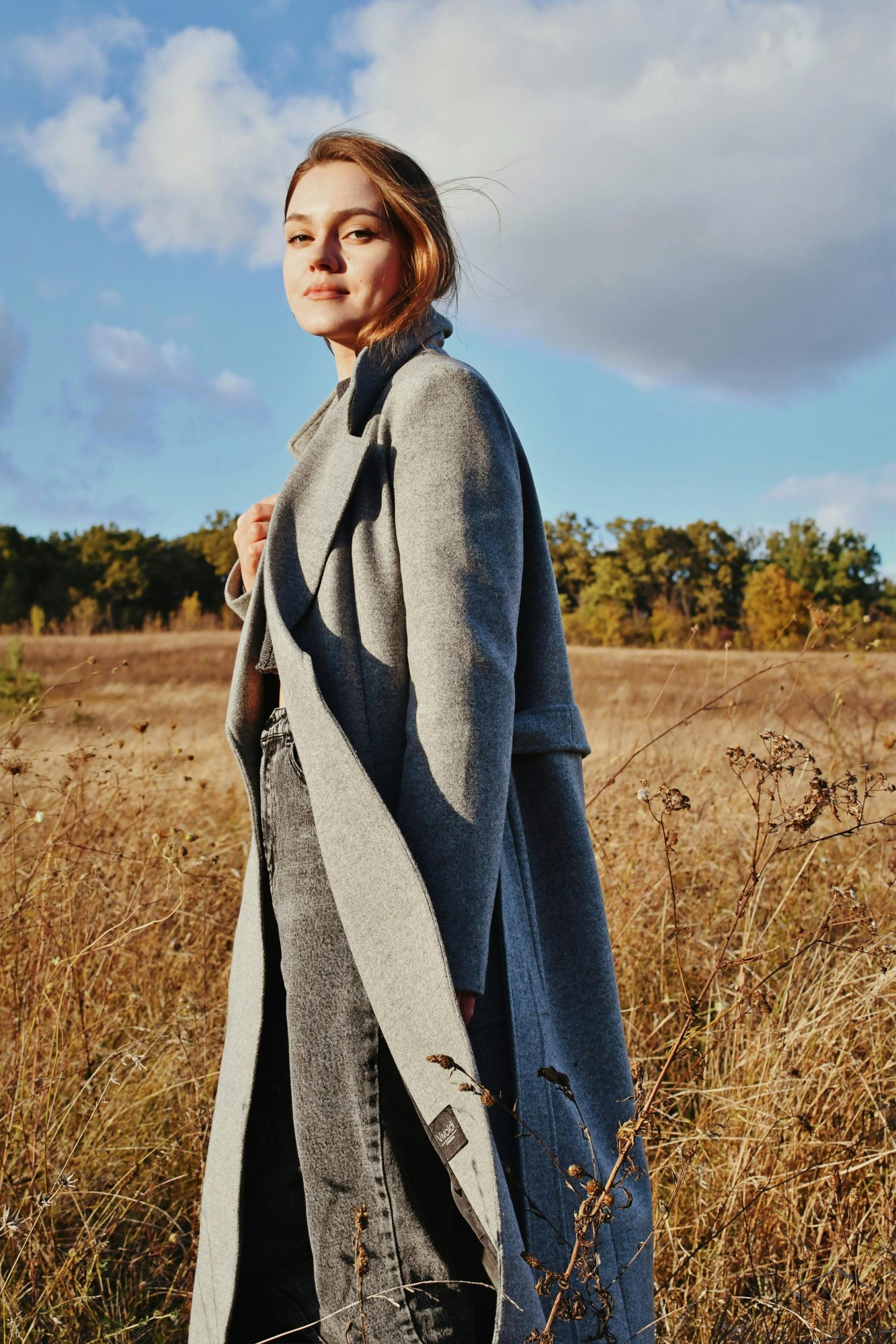 L'inverno in modalità firma: tra eleganza audace e modernità 2 Une silhouette dhiver repensee 1 Lhiver en mode signature entre elegance assumee et modernite Modalova