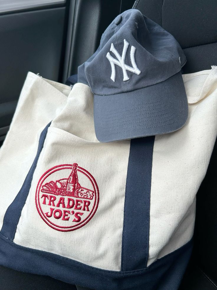 Stile con borsa tote Trader Joe's