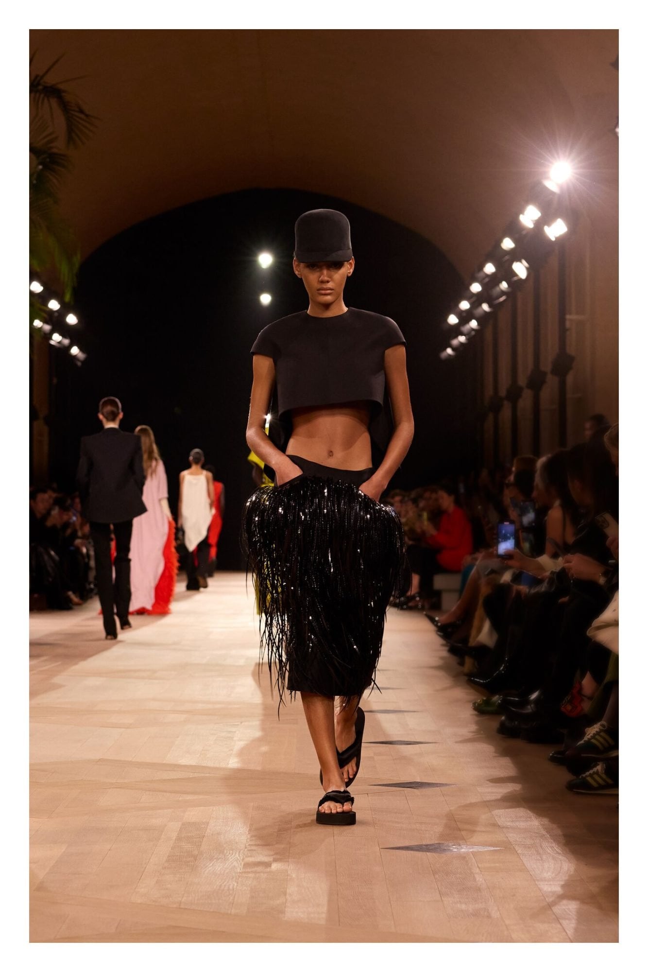 La tendenza delle frange torna questa primavera? 4 Gonna tendenze frange primavera 2026 Balenciaga