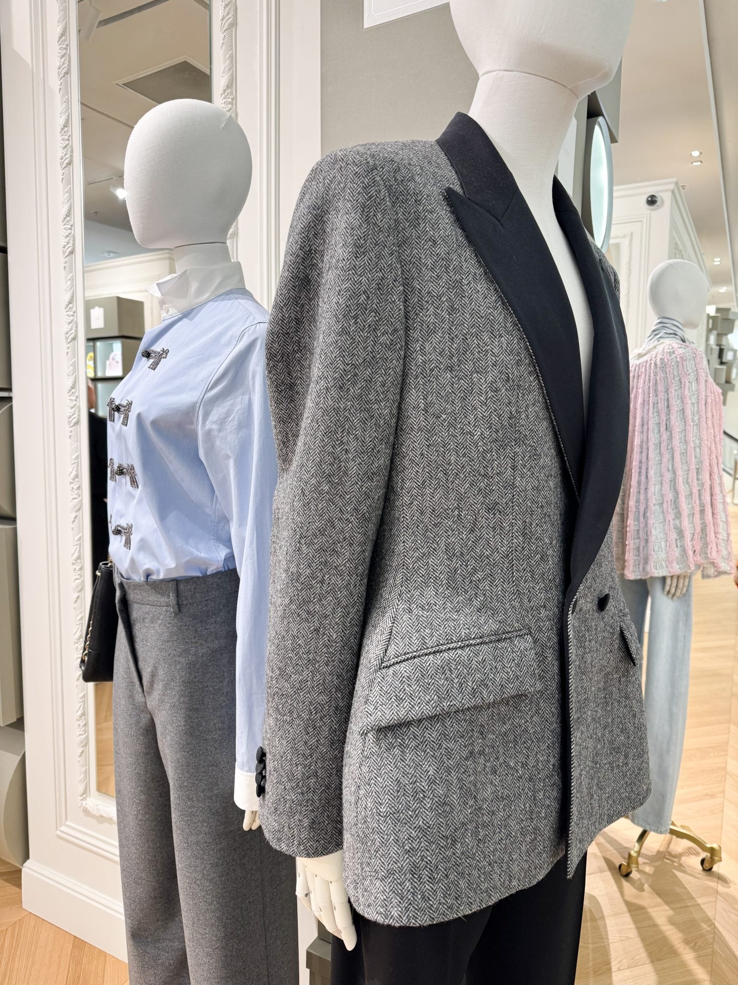 Ultimi giorni per scoprire il pop-up Dior al Bon Marché 7 Giacca Dior Jonathan Anderson foto Pauline PINOT