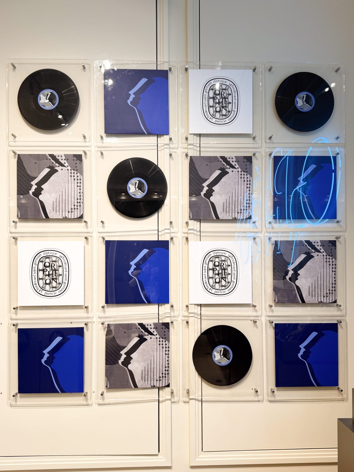 Immersion nel jazz club Orphéon di Diptyque 11 Coin vinyles Diptyque Paris parfum Orphéon photo Pauline PINOT