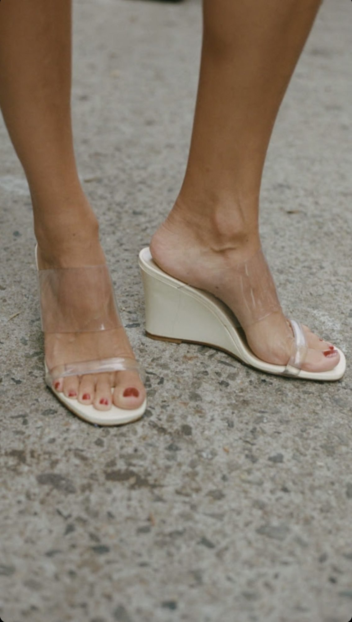 Le wedges mules: il ritorno deciso delle zeppe 6 Tendenze scarpe con zeppa 2026