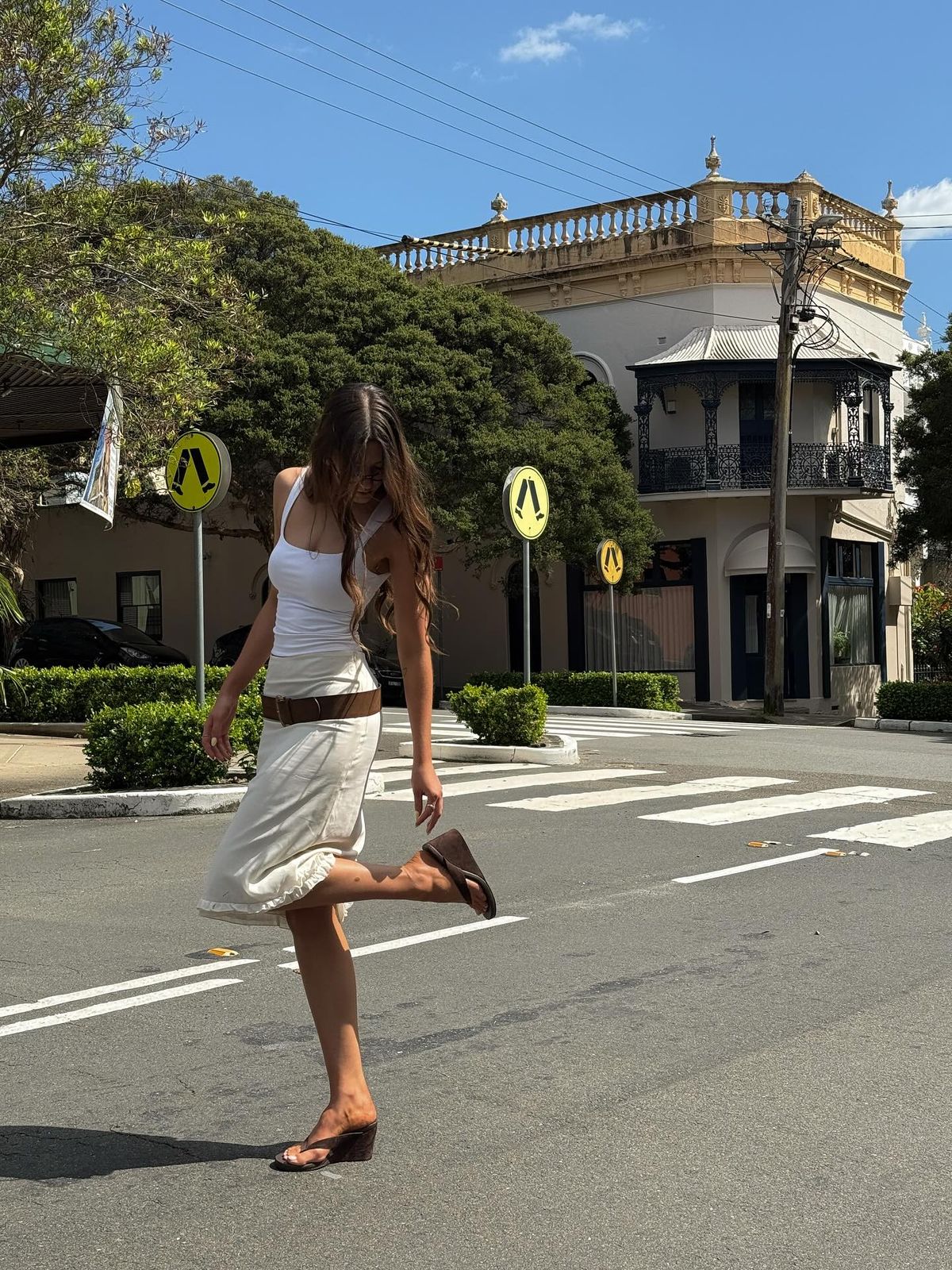 Le wedges mules: il ritorno deciso delle zeppe 15 Outfit scarpe con zeppa primavera 2026