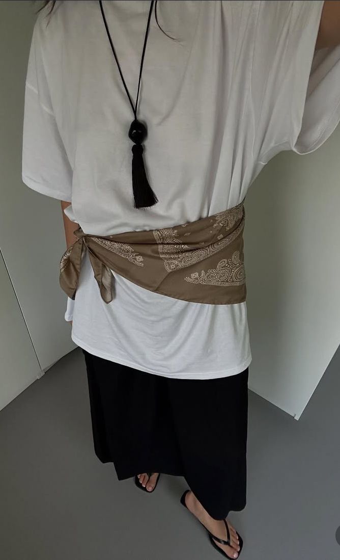 Cintura con sciarpa: come indossare il foulard in vita? 2 Look con cintura foulard