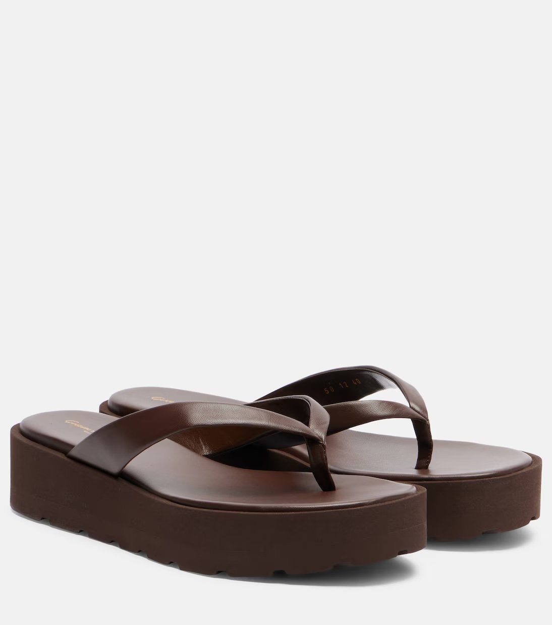 Le wedges mules: il ritorno deciso delle zeppe 10 Infradito con zeppa in pelle marrone Gianvito Rossi