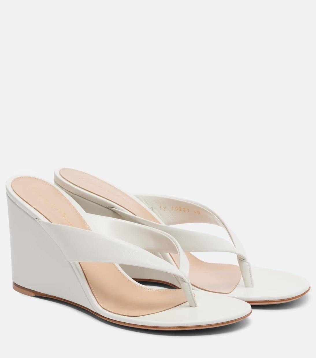Le wedges mules: il ritorno deciso delle zeppe 9 Scarpe con zeppa infradito Gianvito Rossi
