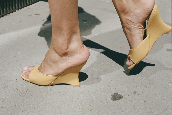 Le wedges mules: il ritorno deciso delle zeppe 8 Mule con zeppa