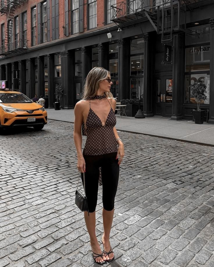 Idea outfit donna con pantaloni capri