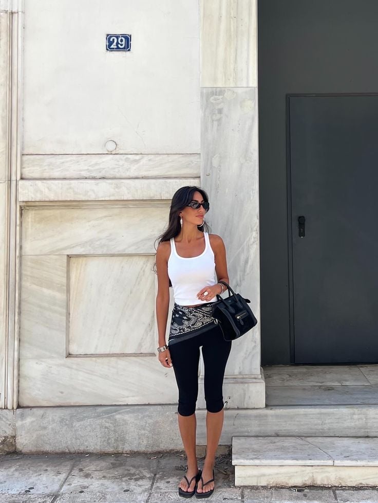 Outfit estivo con pantaloni capri