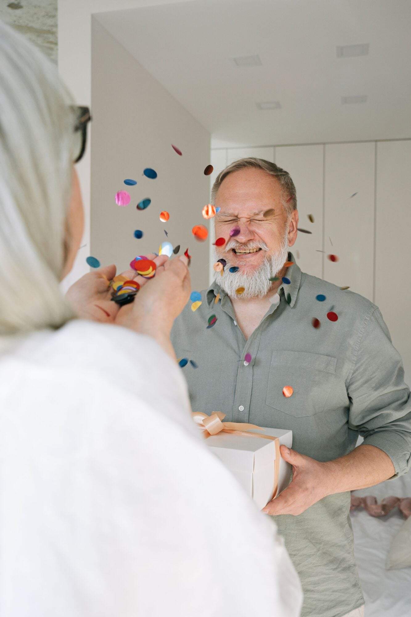 Per la Festa del Papà, è meglio seguire la tradizione o osare? 3 Laudace du cadeau insolite surprendre sans perdre le style Pour la Fete des peres faut il jouer la tradition ou laudace Modalova