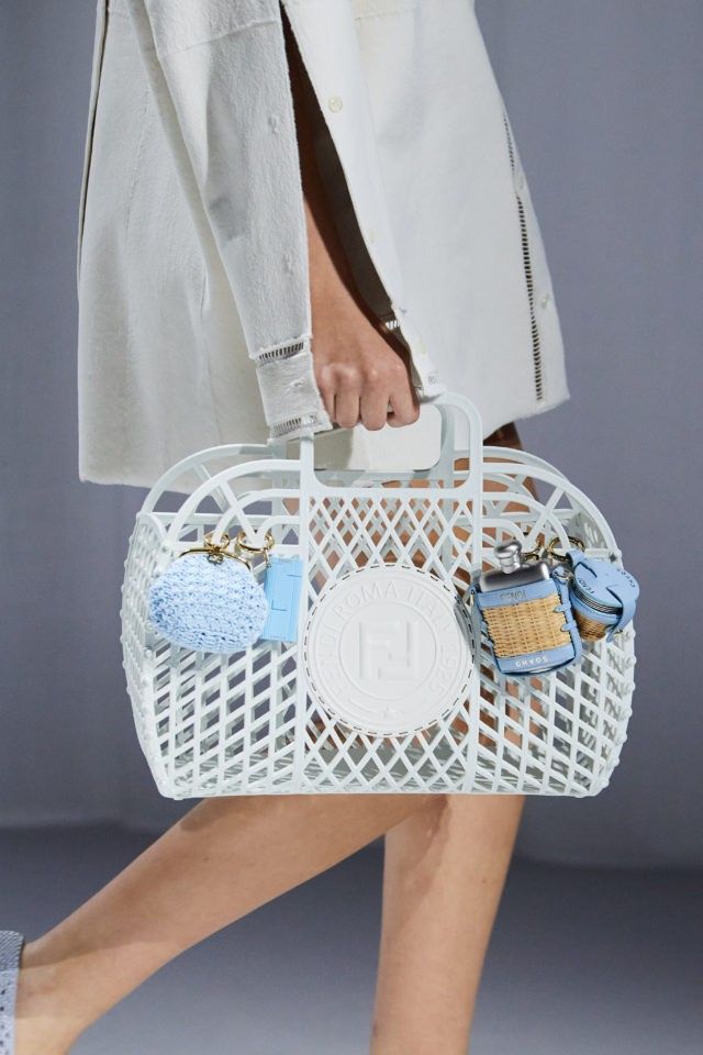 Il jelly Firkin: la versione gelatinosa della borsa più ambita 11 Borsa cesto in plastica Fendi