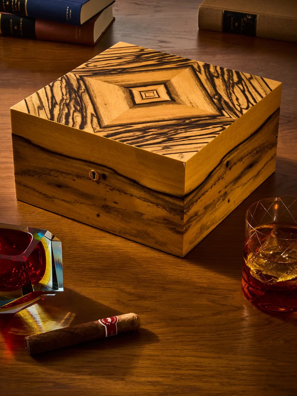 Tabletier di lusso: i segreti di un artigianato prezioso 3 Elie Bleu et la culture de lobjet precieux Tabletier de luxe les secrets dun artisanat precieux Modalova