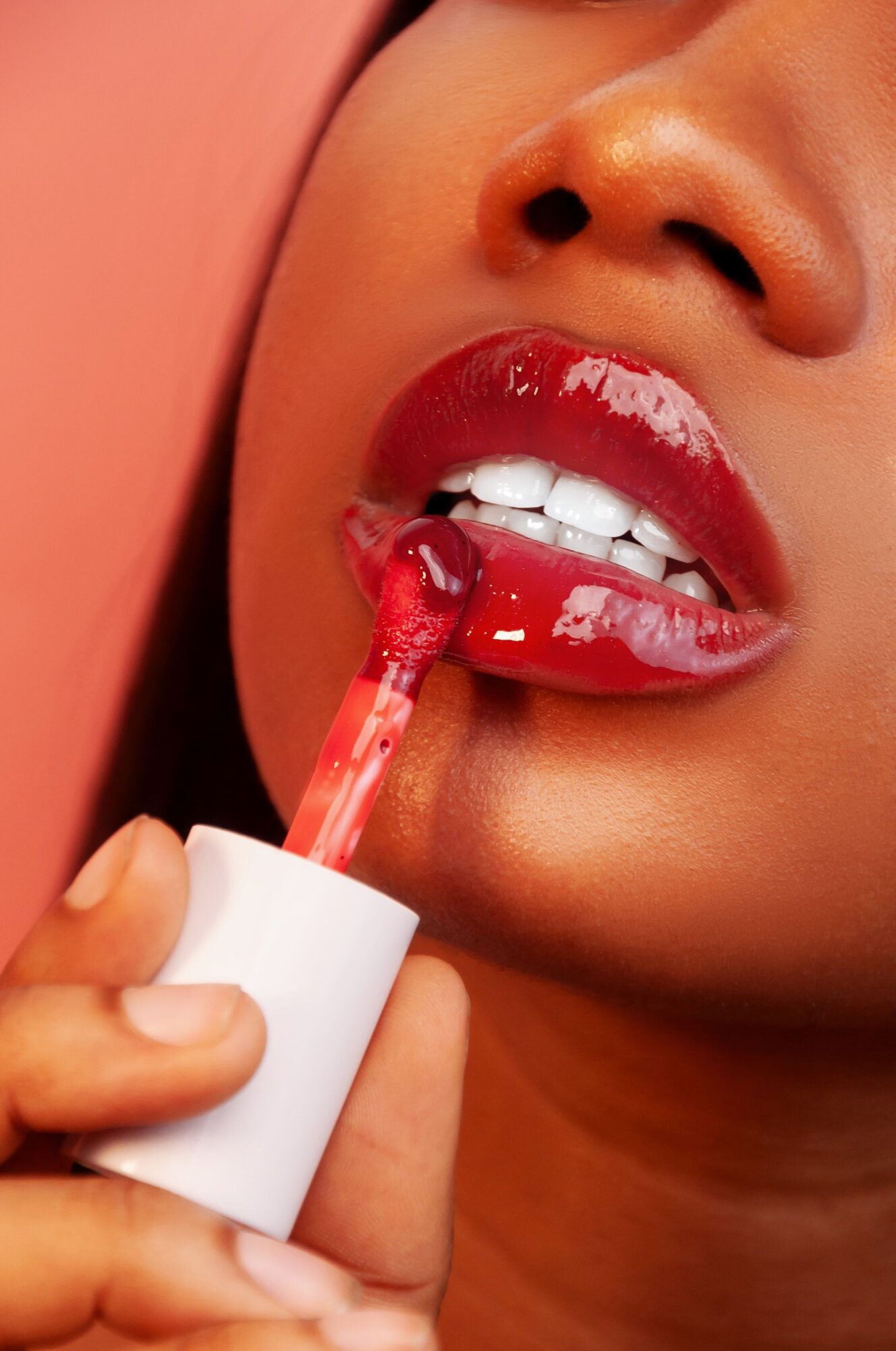 I marchi di clean beauty reinventano il lip gloss 2 Le gloss devient un soin a part entiere Les clean beauty brands reinventent le lip gloss Modalova