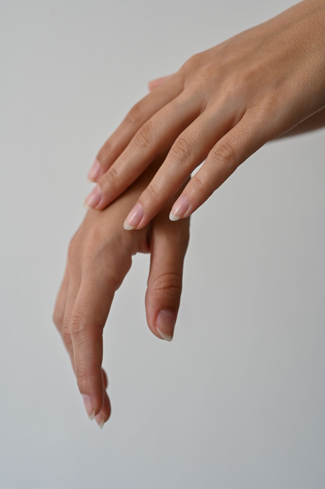La routine per unghie naturali e curate 2 Des ongles naturels qui redefinissent la manucure chic La routine pour des ongles naturels et soignes Modalova