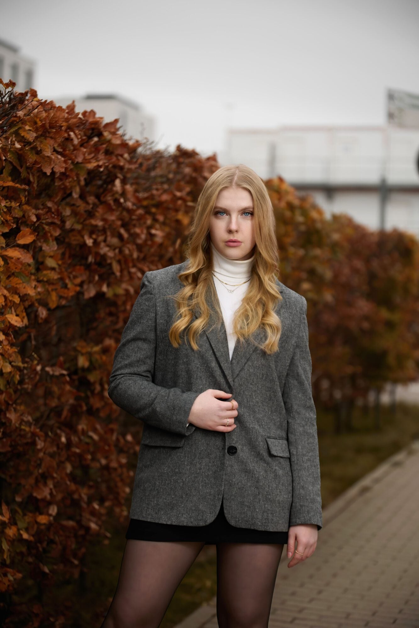 Questo inverno, il blazer da donna cambia proporzioni 5 La matiere fait toute la difference 1 Cet hiver le blazer pour femme change de proportions Modalova