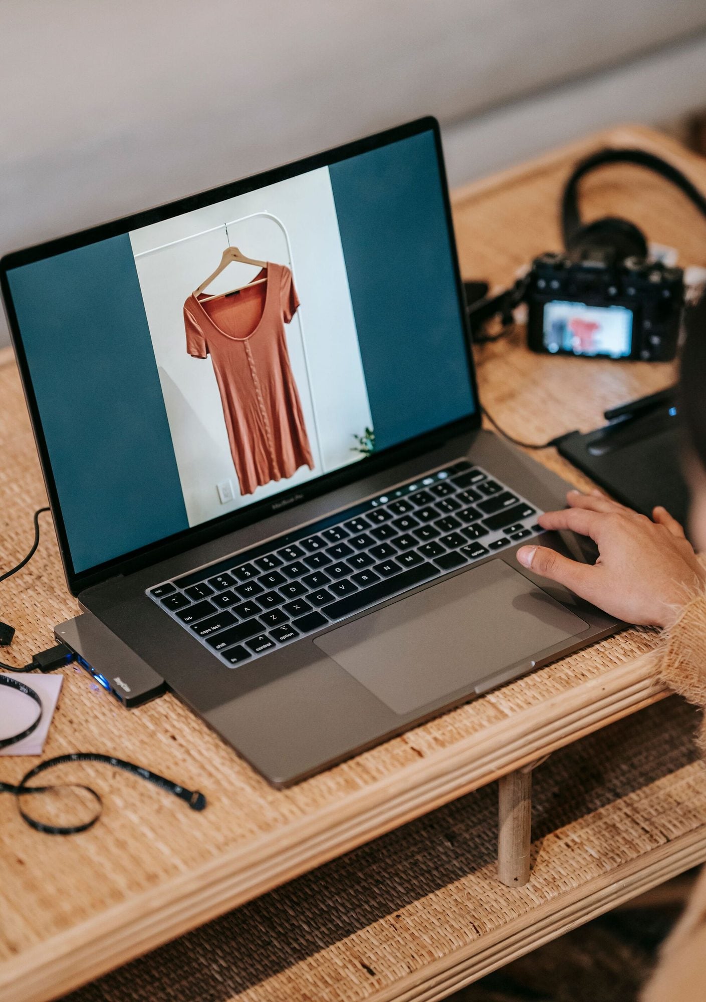 Vestirsi digitale: le applicazioni per ripensare il proprio guardaroba 2 Le dressing digital nouvel outil pour affiner son style Dressing digital les applications pour repenser sa garde robe Modalova 1