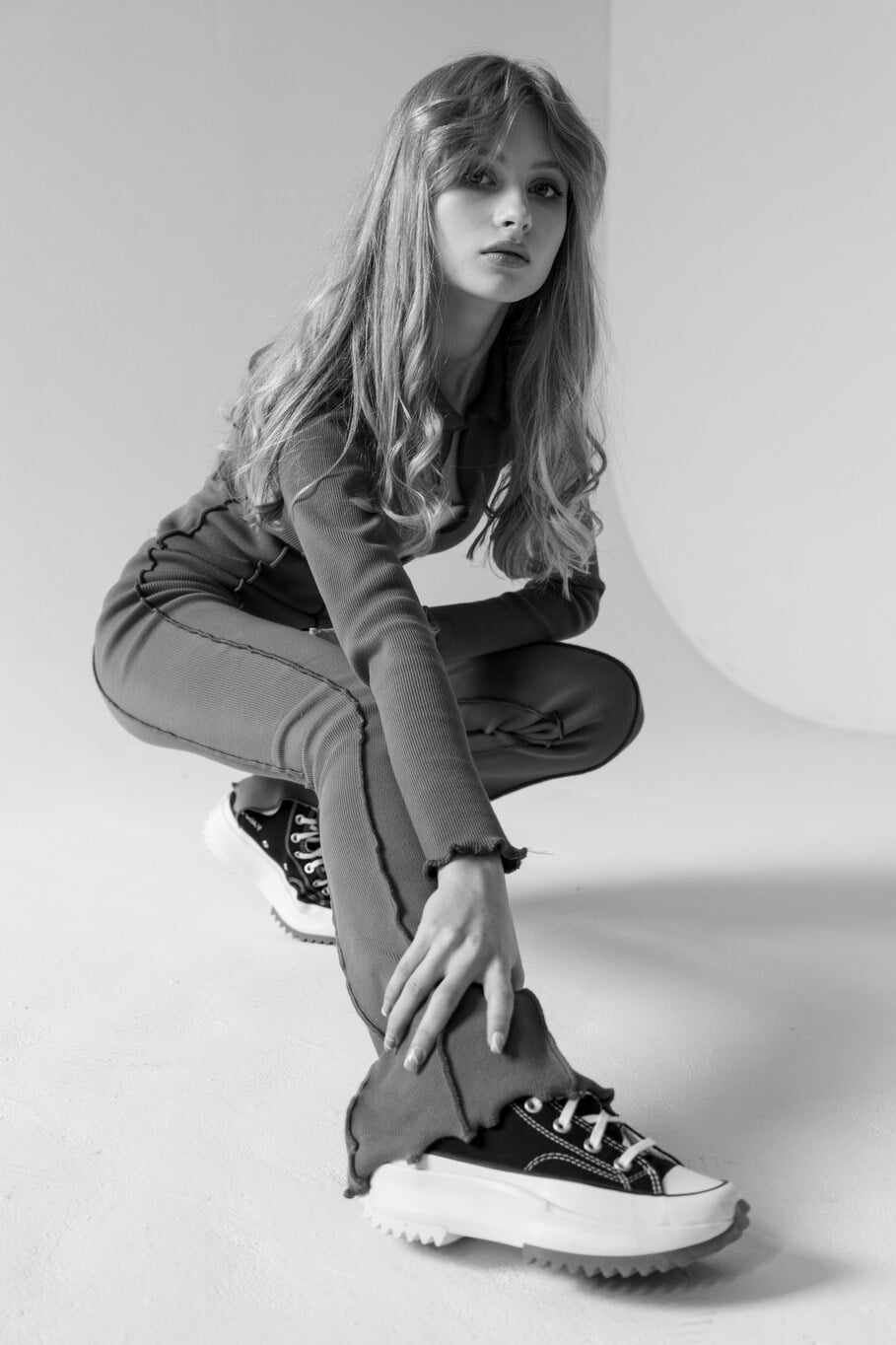Scarpe da ginnastica e silhouette: i nuovi accordi di moda 2 Les silhouettes de baskets qui faconnent le vestiaire Baskets et silhouettes les nouveaux accords mode Modalova