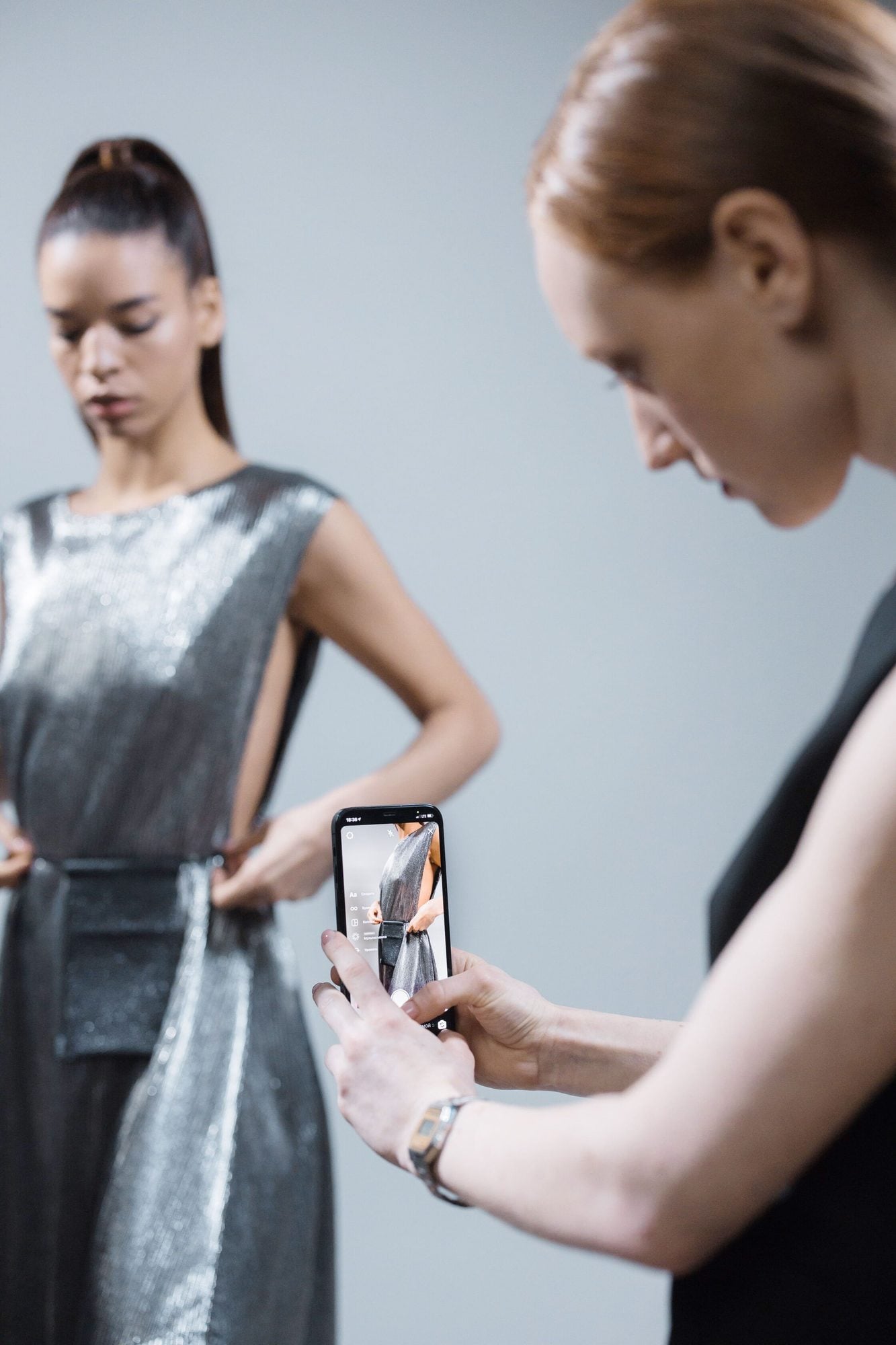 Vestirsi digitale: le applicazioni per ripensare il proprio guardaroba 4 Revendre son dressing sans negliger sa securite numerique Dressing digital les applications pour repenser sa garde robe Modalova 1