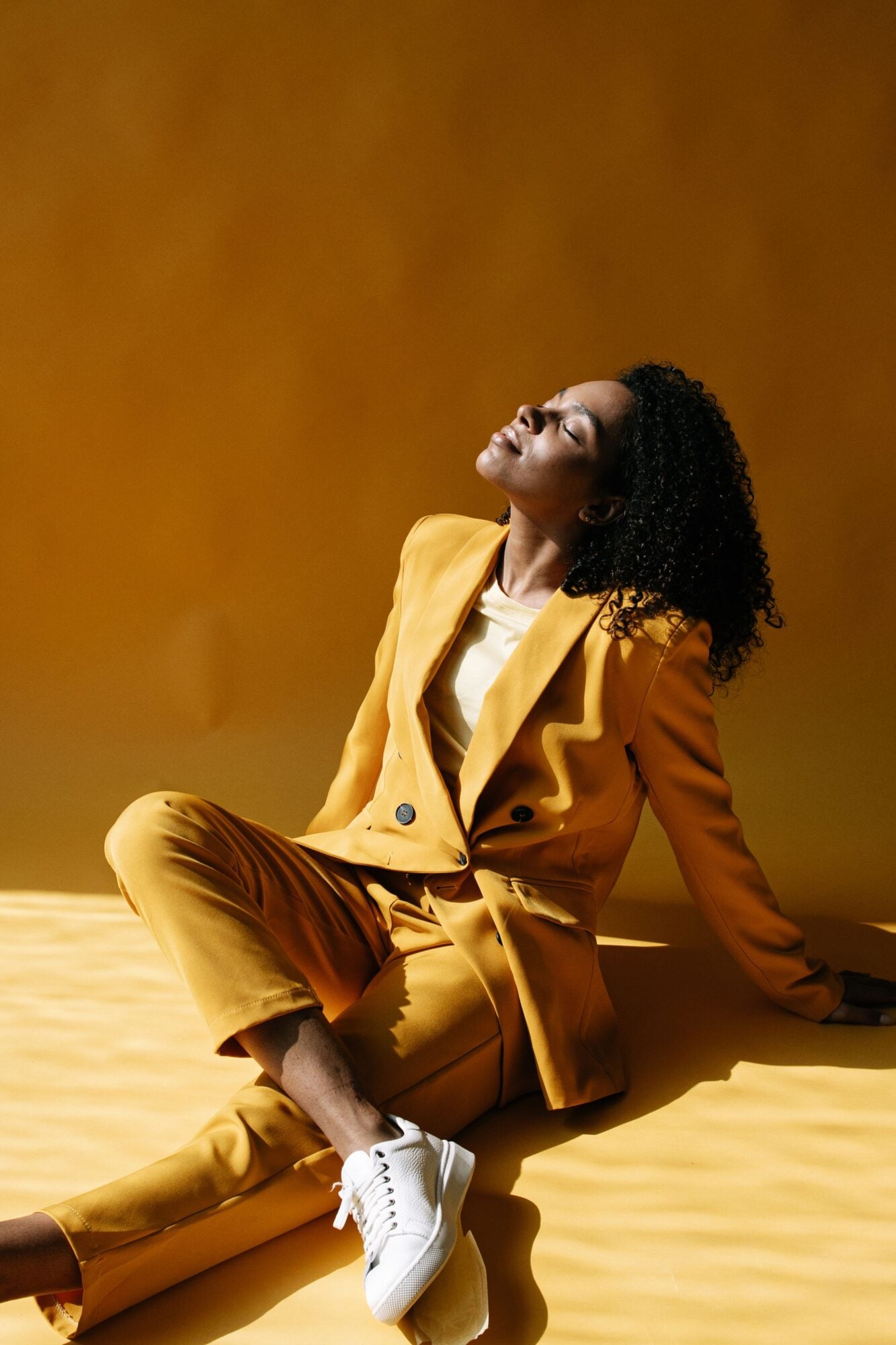 Scarpe da ginnastica e silhouette: i nuovi accordi di moda 3 Tailoring et baskets une elegance moins attendue Baskets et silhouettes les nouveaux accords mode Modalova