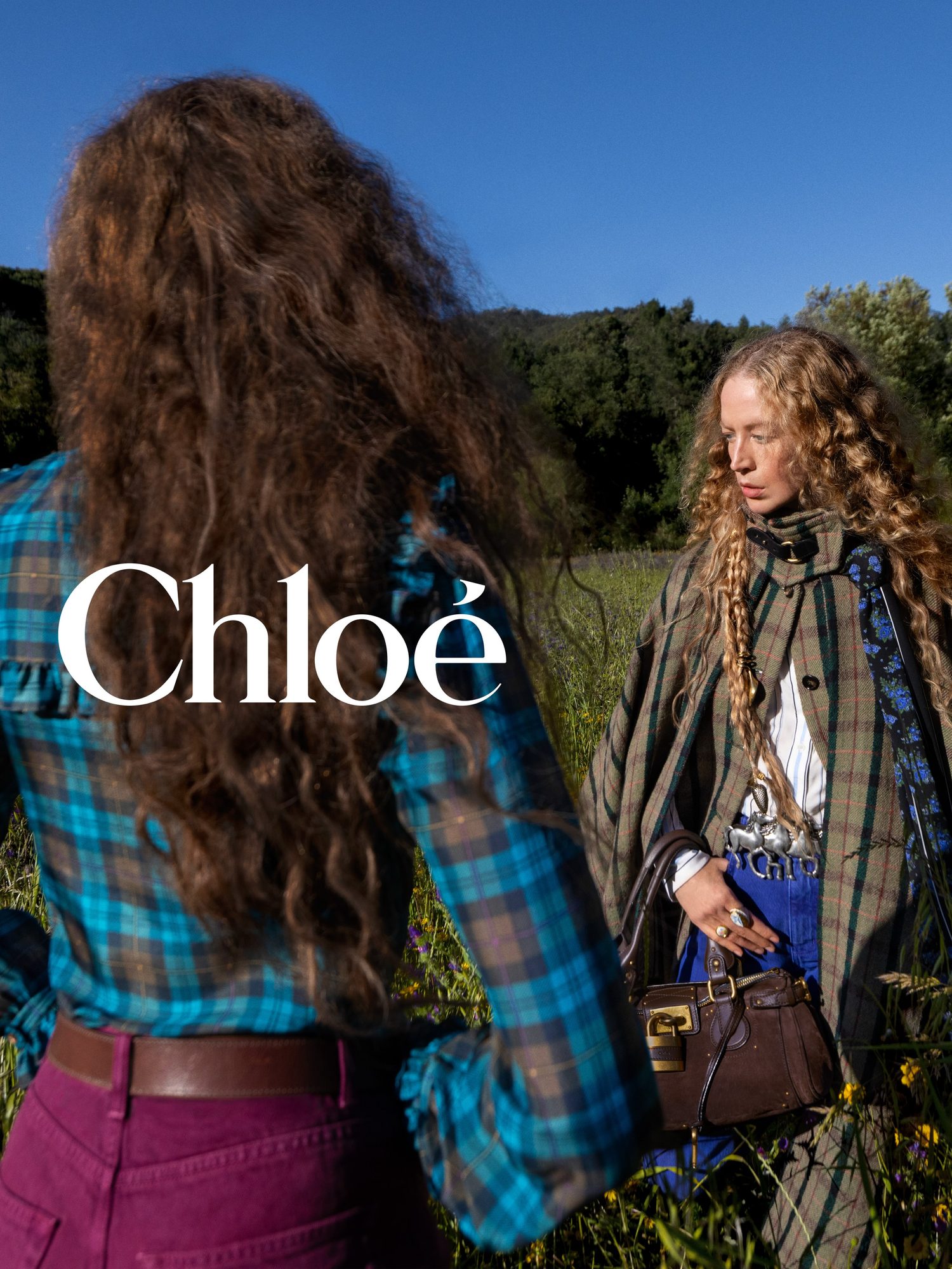 Il tartan e l'argyle come motivi distintivi di quest'autunno 2 Camicia motivo tartan Chloé FW26