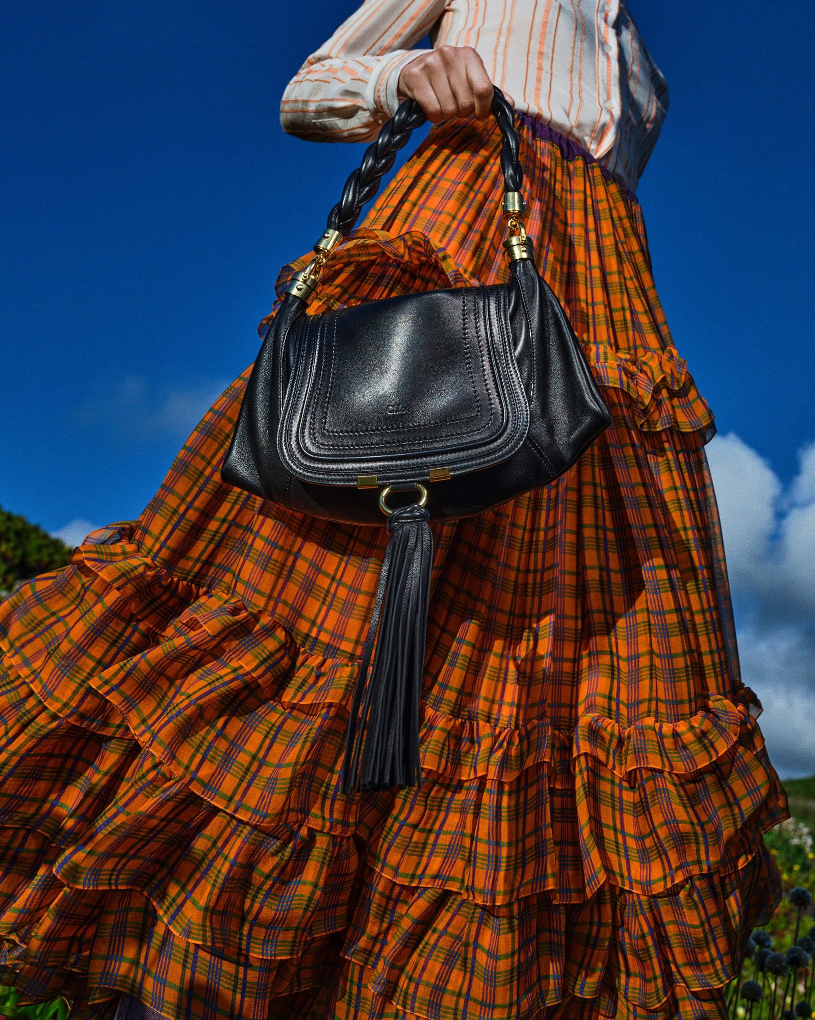 Il tartan e l'argyle come motivi distintivi di quest'autunno 3 Gonna lunga tartan FW26 Chloé
