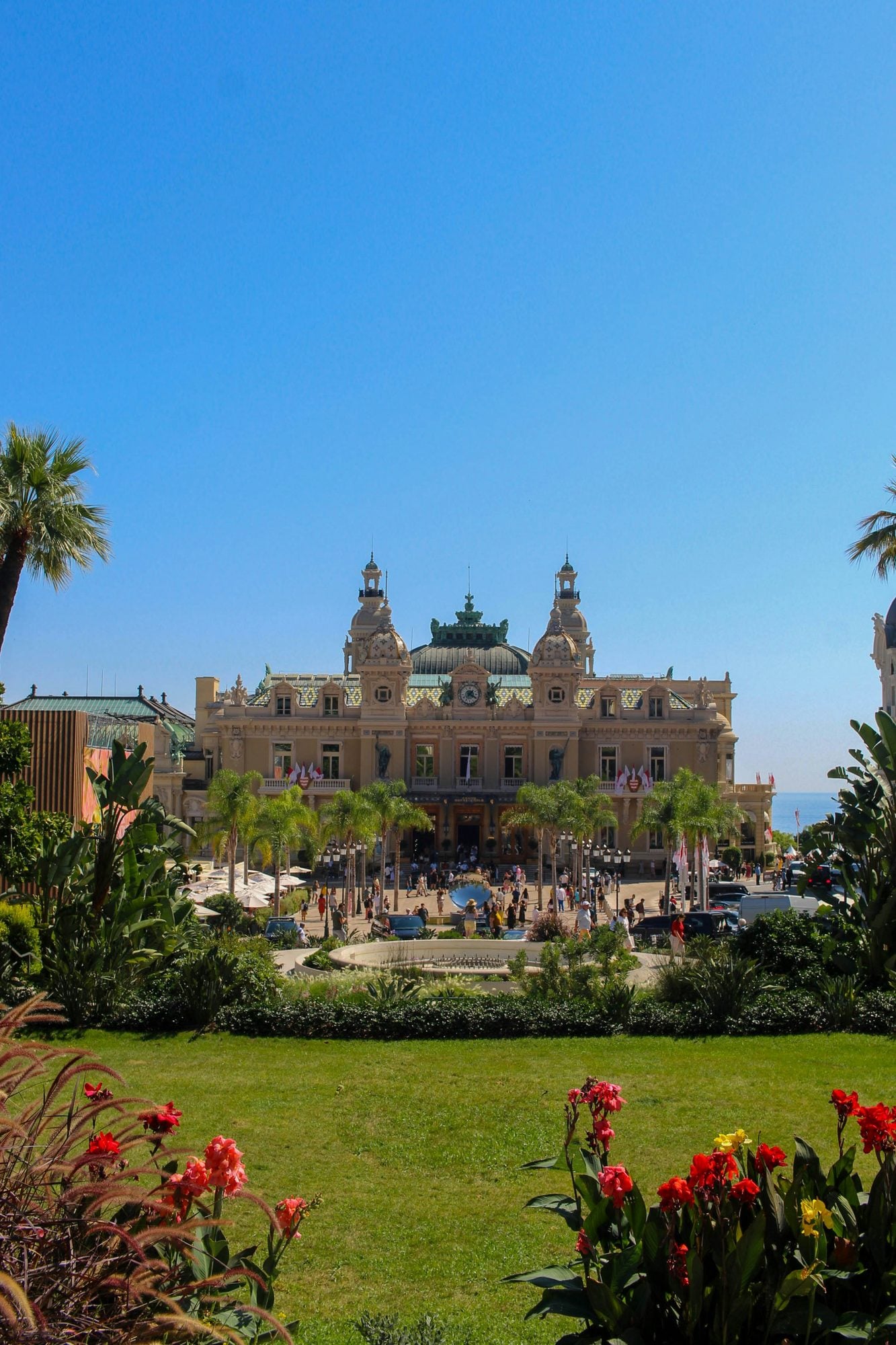 Da Monte Carlo al digitale: i nuovi codici del glamour 2 Monte Carlo e lestetica senza tempo della Riviera Da Monte Carlo al digitale i nuovi codici del glamour Modalova