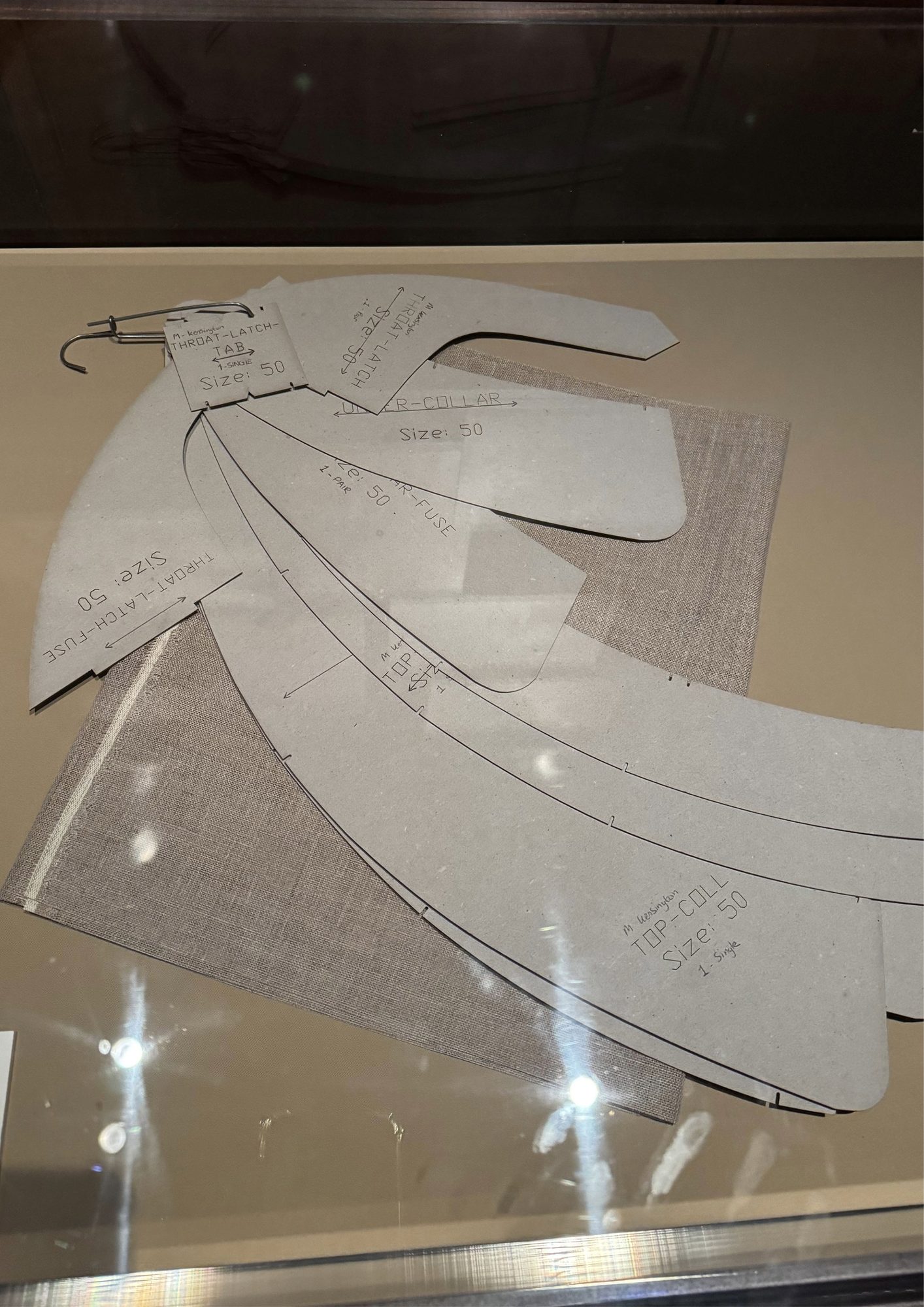 Il trench Burberry : Création d'une icône - l'appuntamento al Museo V&A 8 Modello colletto trench Burberry