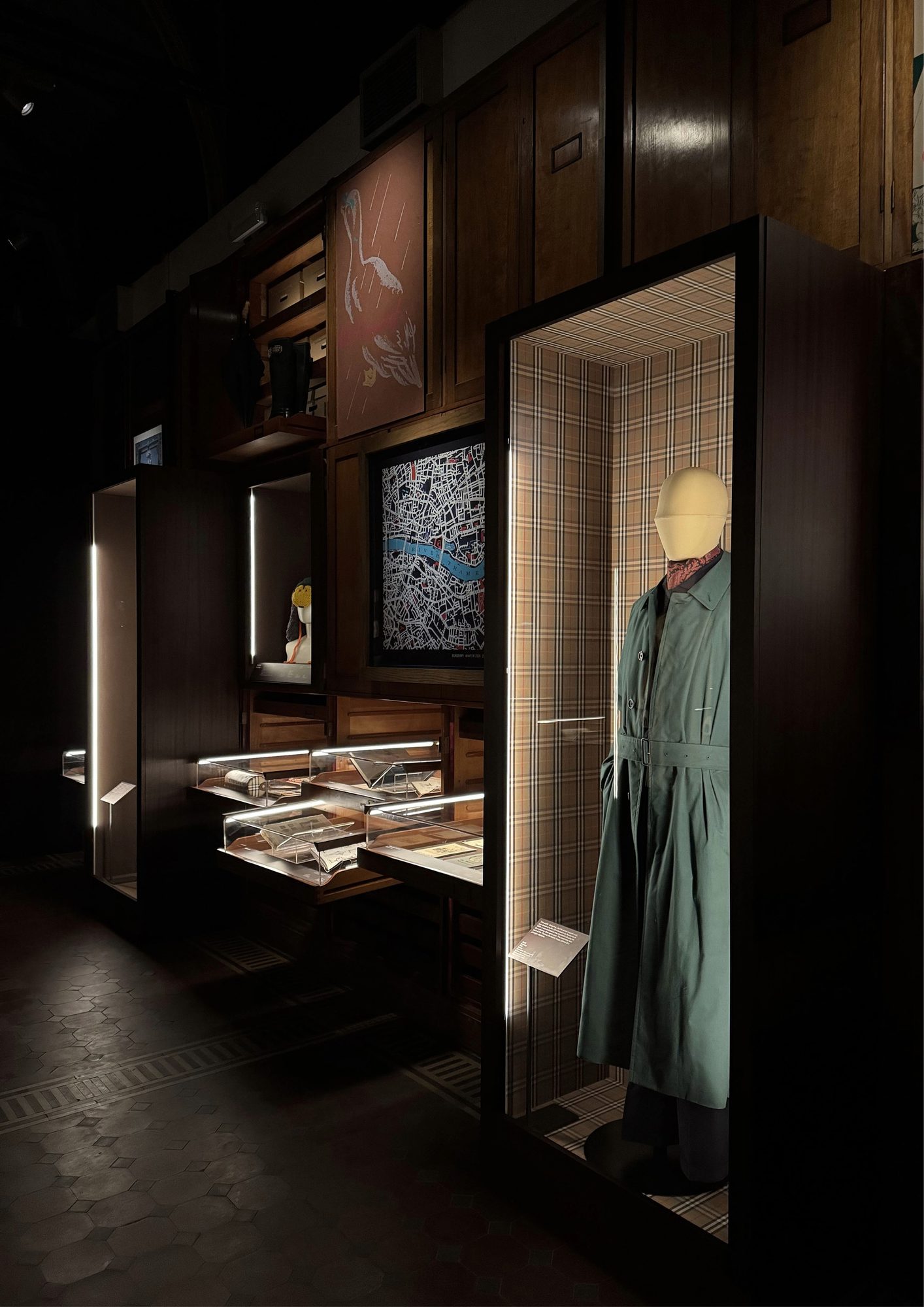 Il trench Burberry : Création d'une icône - l'appuntamento al Museo V&A 3 Expo Trench Burberry Londra