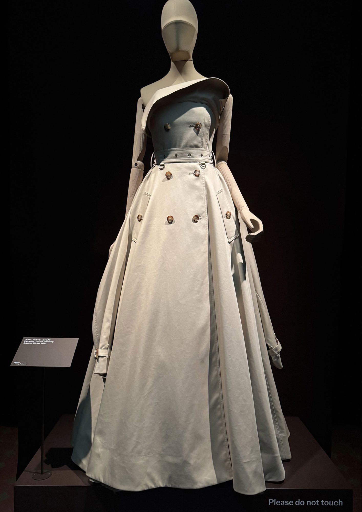 Il trench Burberry : Création d'une icône - l'appuntamento al Museo V&A 13 Abito Burberry trench
