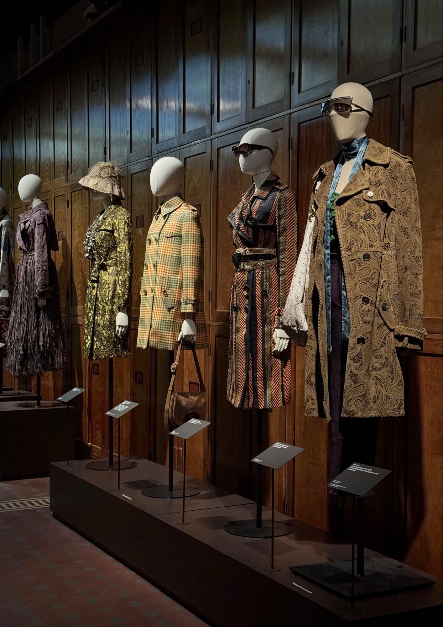 Il trench Burberry : Création d'une icône - l'appuntamento al Museo V&A 12 Collezione trench Burberry esposizione Londra