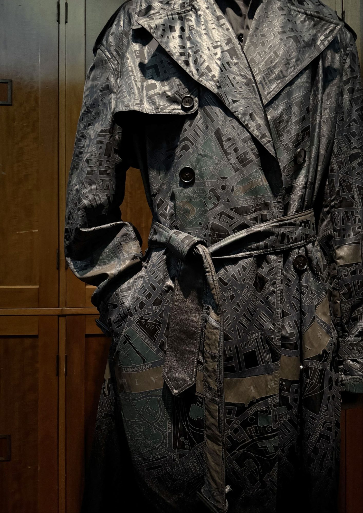 Il trench Burberry : Création d'une icône - l'appuntamento al Museo V&A 11 Motivi trench Burberry